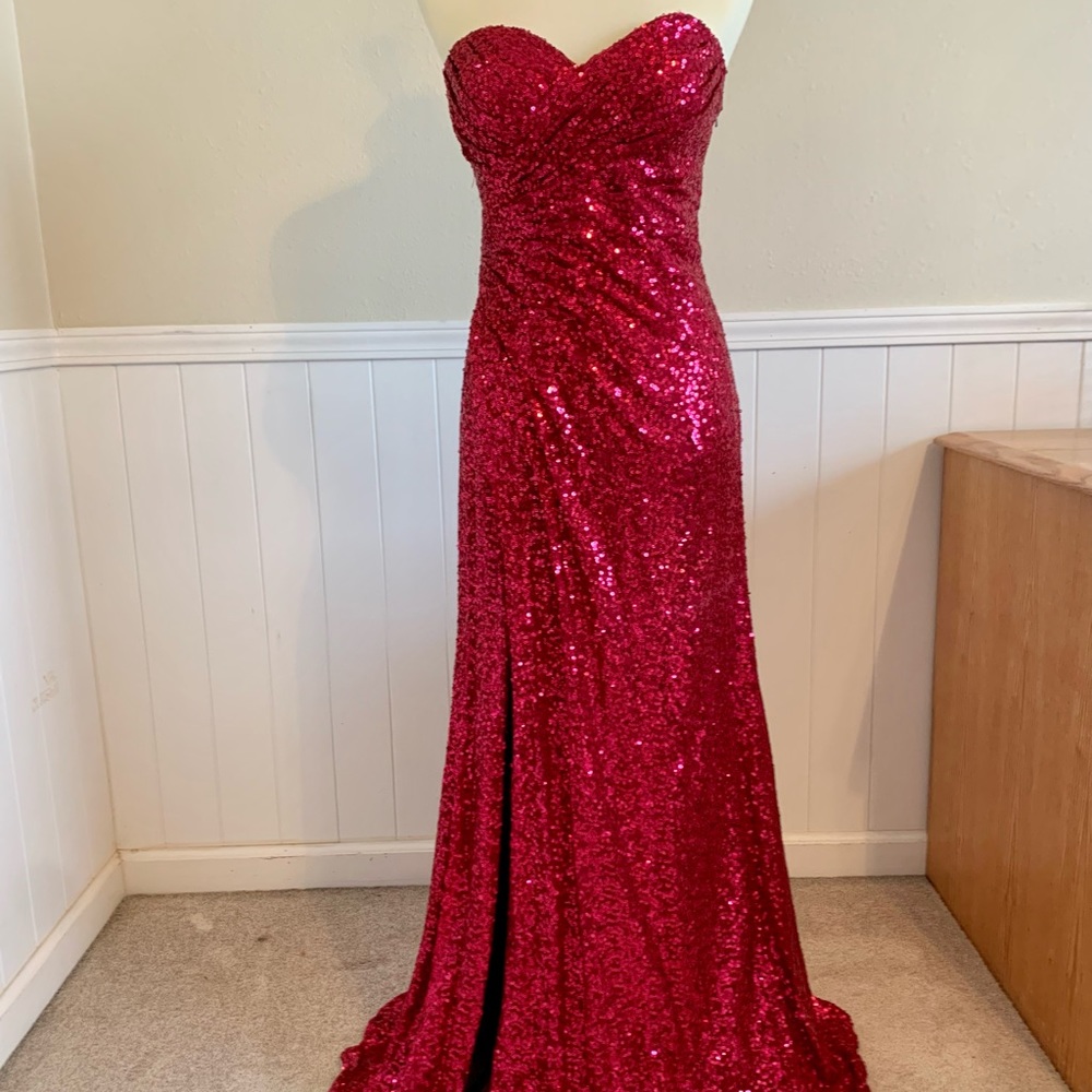 La Femme formal prom dress. Sparkly red-magenta sequin strapless GLAMOROUS! Sz10